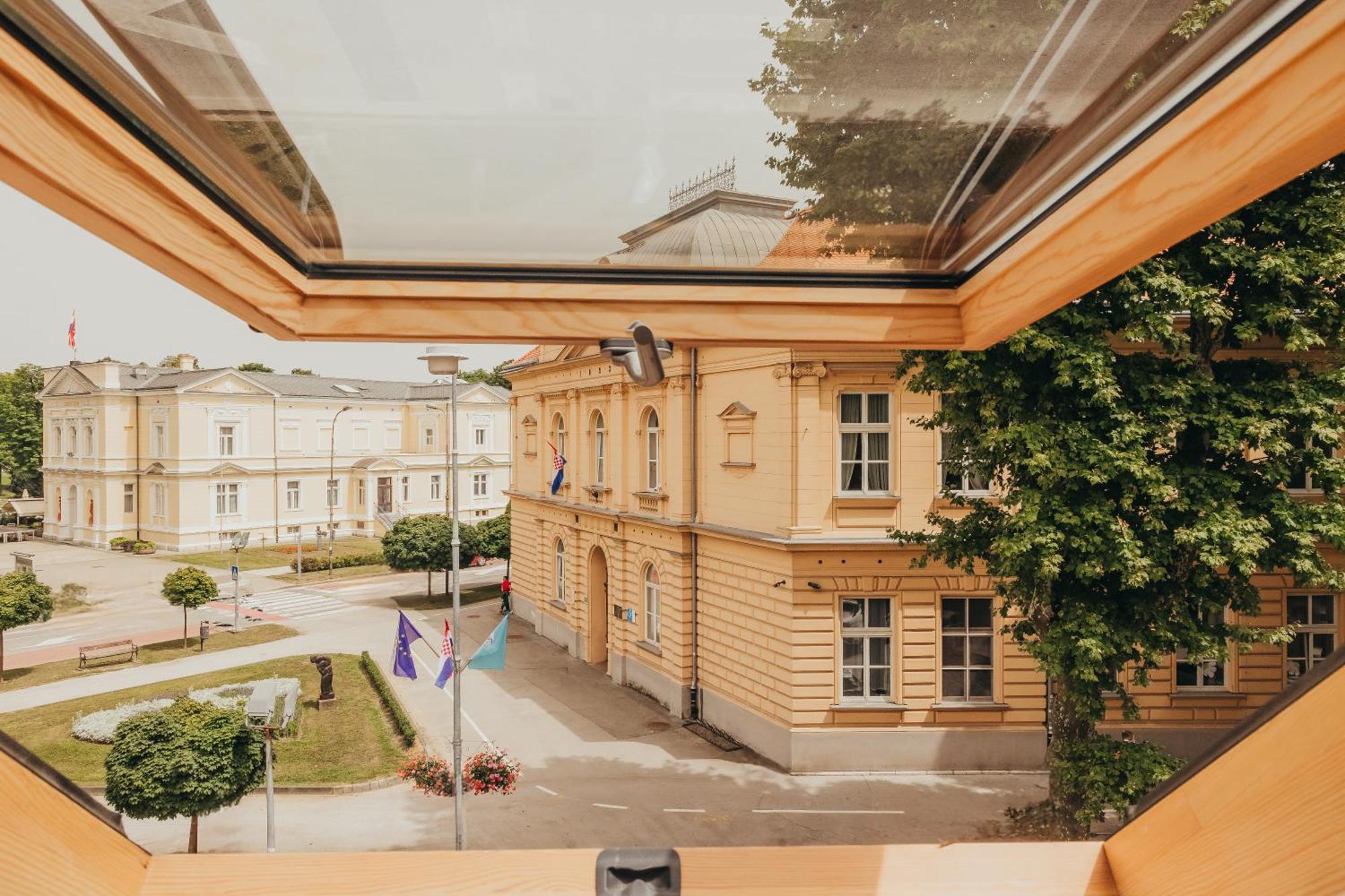 Hotel Kadoor Karlovac Exterior foto